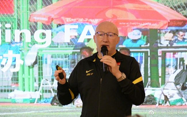 除此之外，泽林斯基已经决定不与那不勒斯重新探讨续约事宜，他即将与国米就自由转会达成协议，但是他会留在那不勒斯结束本赛季，除非国米愿意在冬窗向那不勒斯支付一大笔赔偿费，然而目前国米并没有这么做的打算。